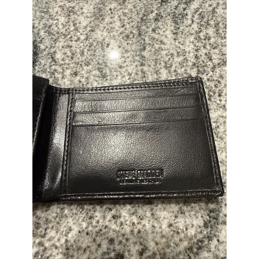 Steve Madden Men's Bi‎ - Fold Black Leather Wallet With Flip ID RFID Card Holder